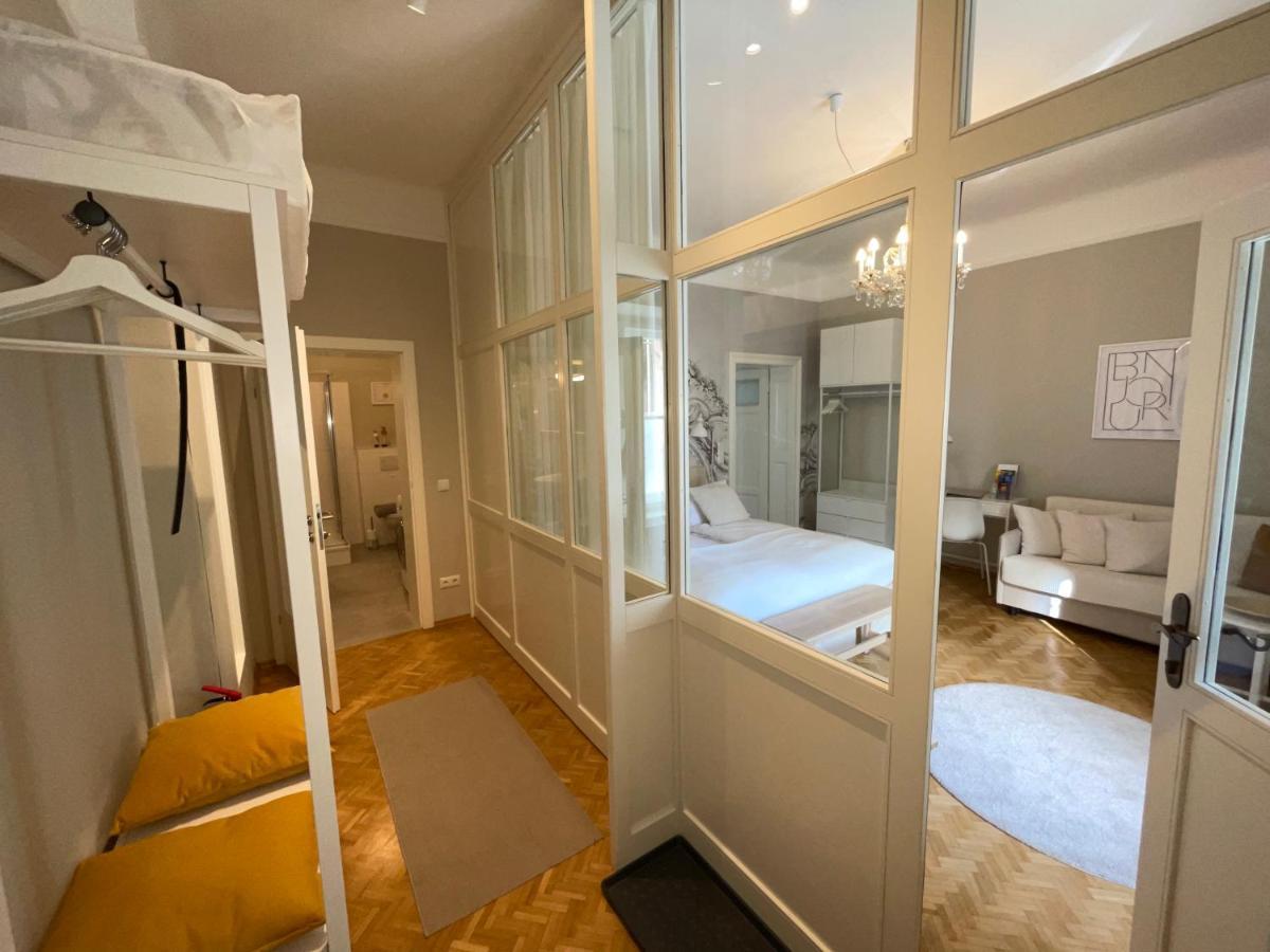 White Flat By Grazrentals With Cool Location & Free Parking Exteriör bild