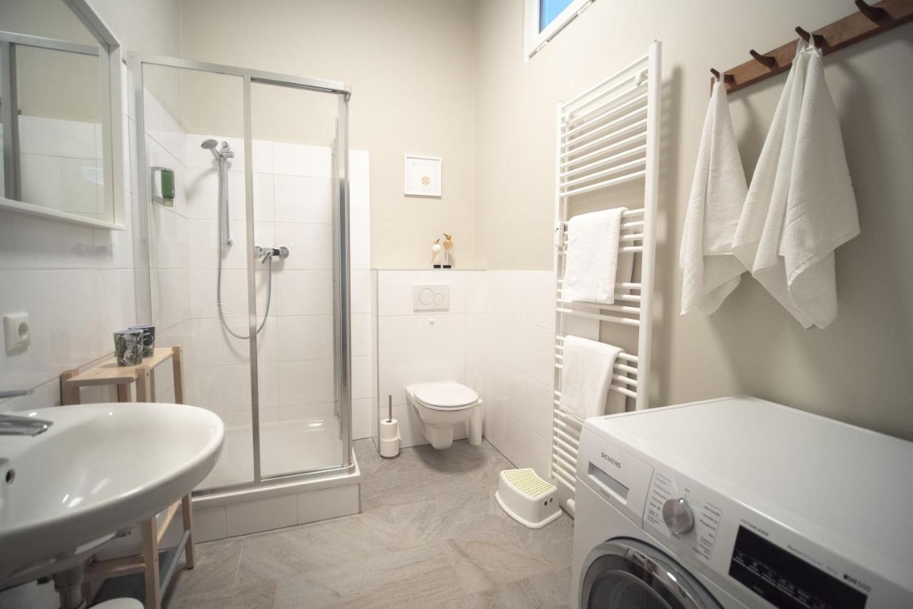 White Flat By Grazrentals With Cool Location & Free Parking Exteriör bild