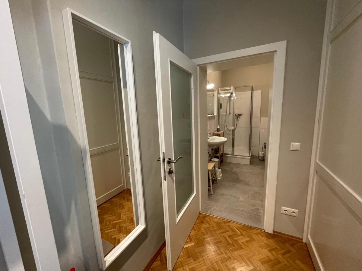 White Flat By Grazrentals With Cool Location & Free Parking Exteriör bild