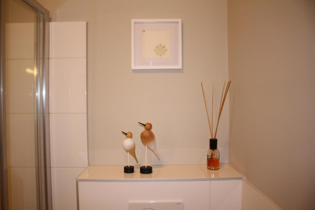 White Flat By Grazrentals With Cool Location & Free Parking Exteriör bild