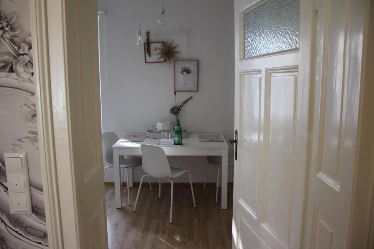 White Flat By Grazrentals With Cool Location & Free Parking Exteriör bild